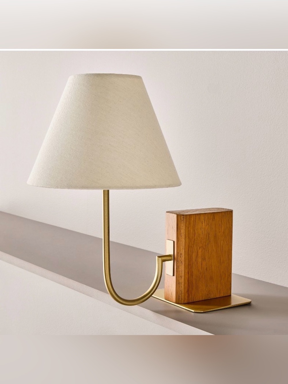 Hearth & hand bookshelf lamp